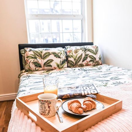 Charming 2-Bedroom Flat In Shepherd'S Bush, Near Hammersmith ロンドン エクステリア 写真