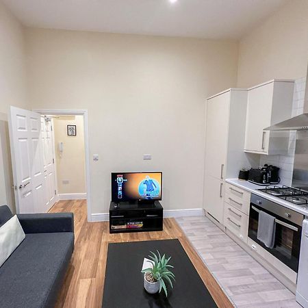 Charming 2-Bedroom Flat In Shepherd'S Bush, Near Hammersmith ロンドン エクステリア 写真