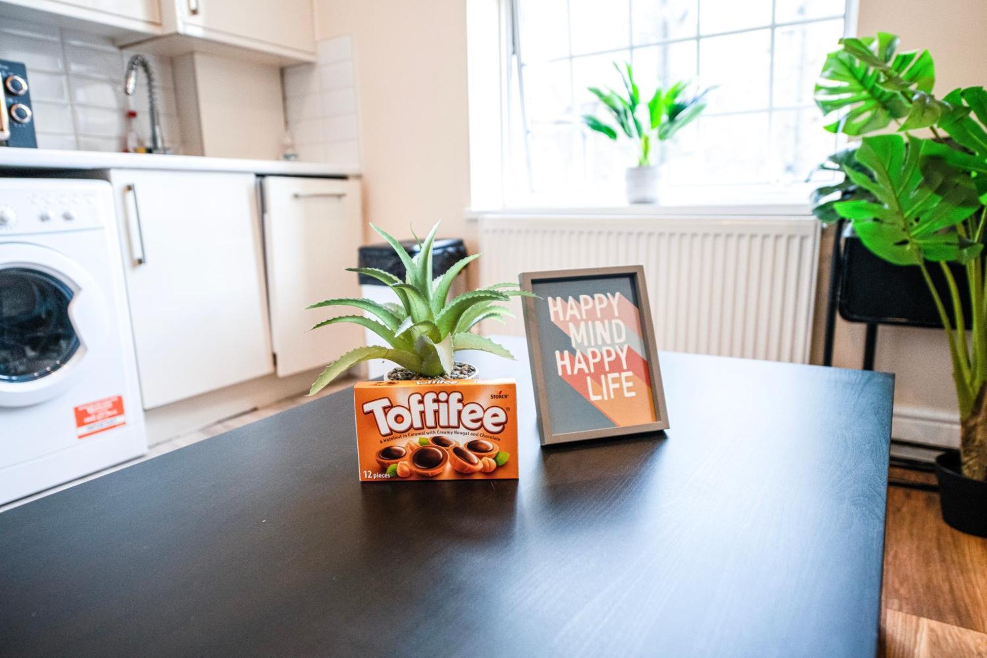 Charming 2-Bedroom Flat In Shepherd'S Bush, Near Hammersmith ロンドン エクステリア 写真